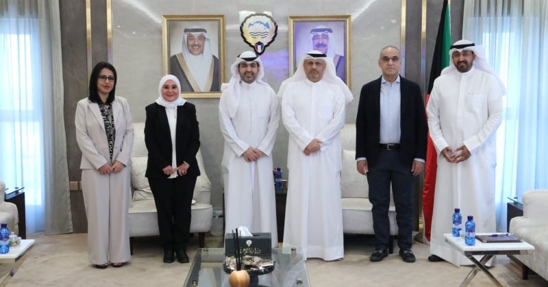 وزير الإعلام والجسار مع رئيس وأعضاء رابطة الأدباء
