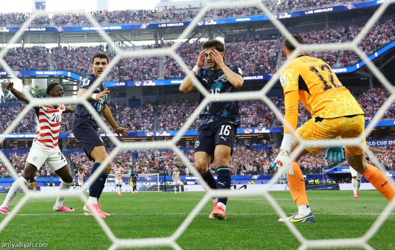 المونديال.. بوباديلا يوقّع على الهدف العكسي الـ 55