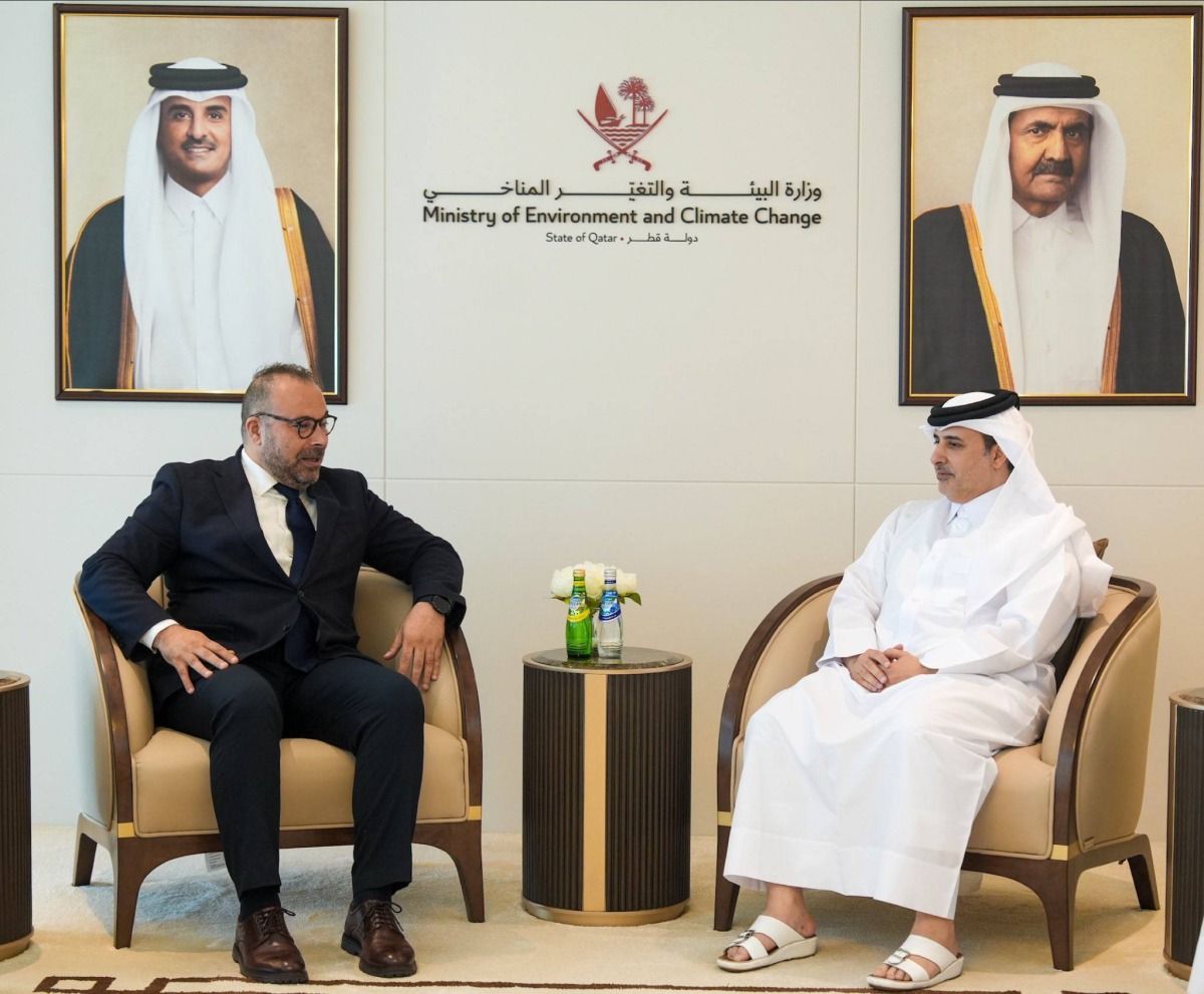 وزير البيئة والتغير المناخي يجتمع مع رئيس بعثة الأمم المتحدة للهجرة في دولة قطر