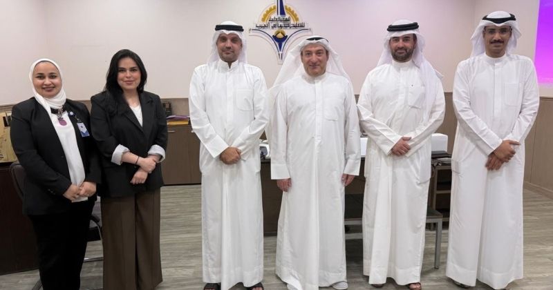 وفد أكاديمية سعد العبدالله لدى زيارته هيئة التعليم التطبيقي
