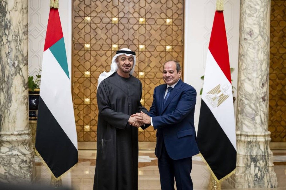 محمد بن زايد يبحث مع الرئيس المصري علاقات البلدين والتطورات الإقليمية