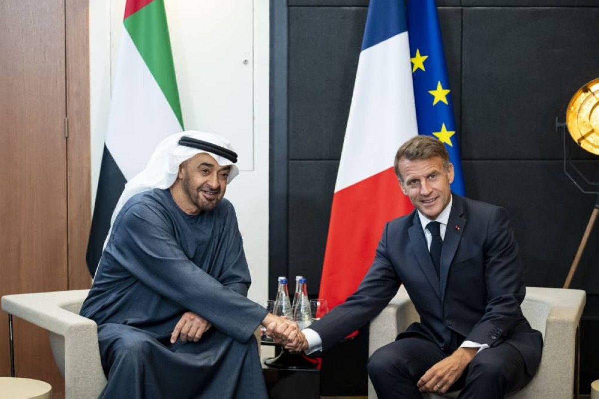 محمد بن زايد والرئيس الفرنسي يبحثان علاقات البلدين والتطورات الإقليمية