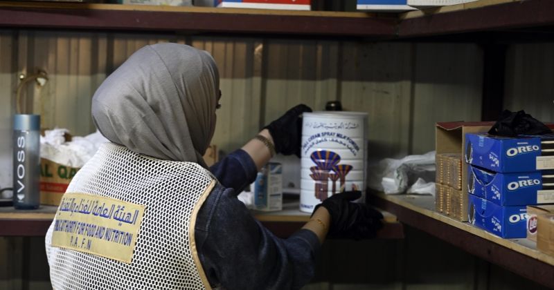 ضبط بقالة مخالفة في... السكن الخاص