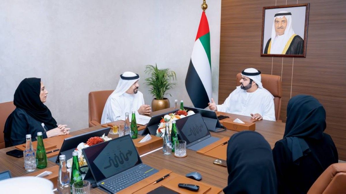 محمد الشرقي يطّلع على منظومة الموارد البشرية بالفجيرة