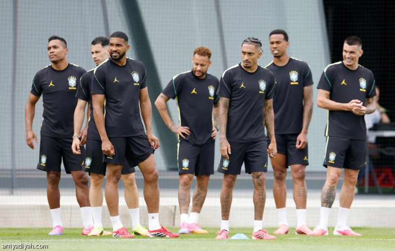 الرئيس البرازيلي: نيمار أول لاعب يعمل عن بُعد
