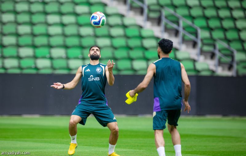 الـ 01:00 الصقور تقلع إلى أتلانتا