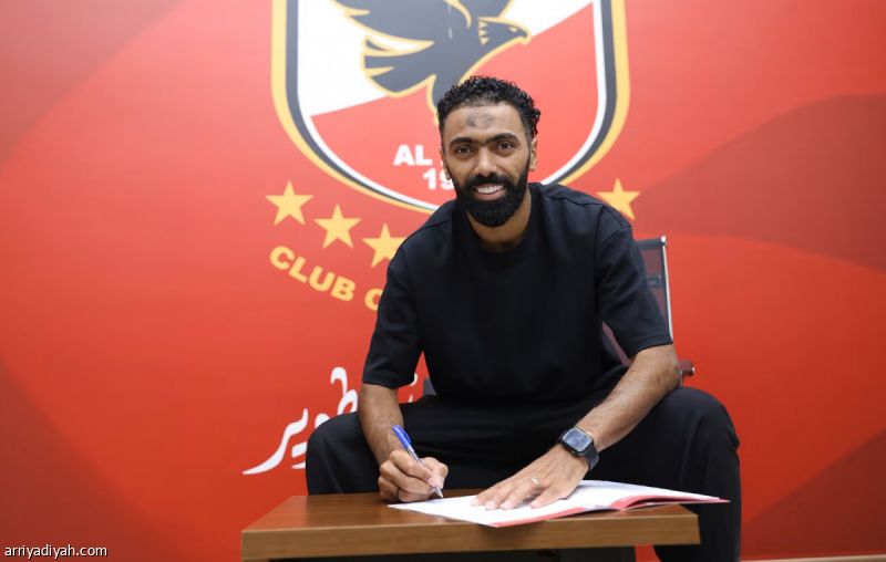 الأهلي يُجدد عقد الشحات