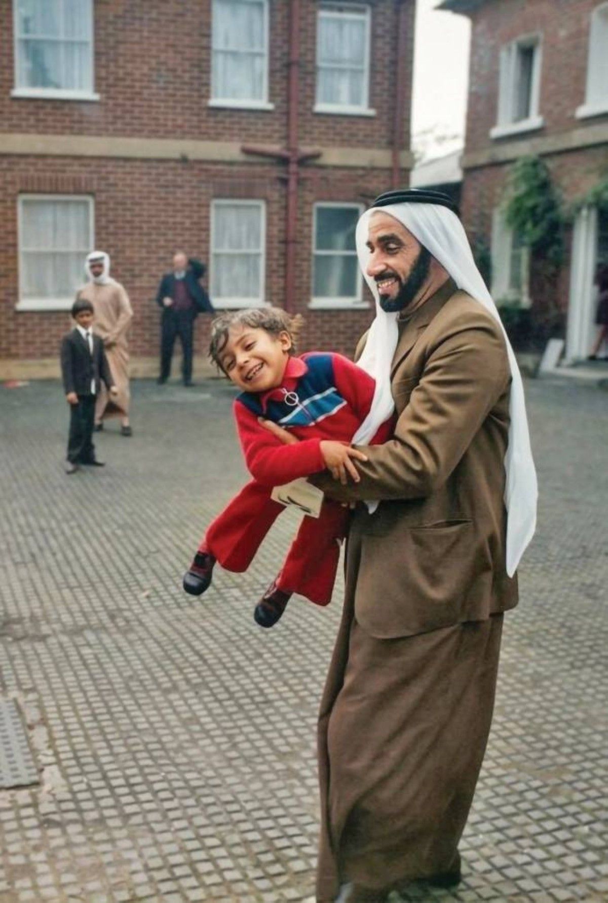محمد بن زايد ومحمد بن راشد: الآباء قدوة وعطاء وإرث يمتد عبر الأجيال