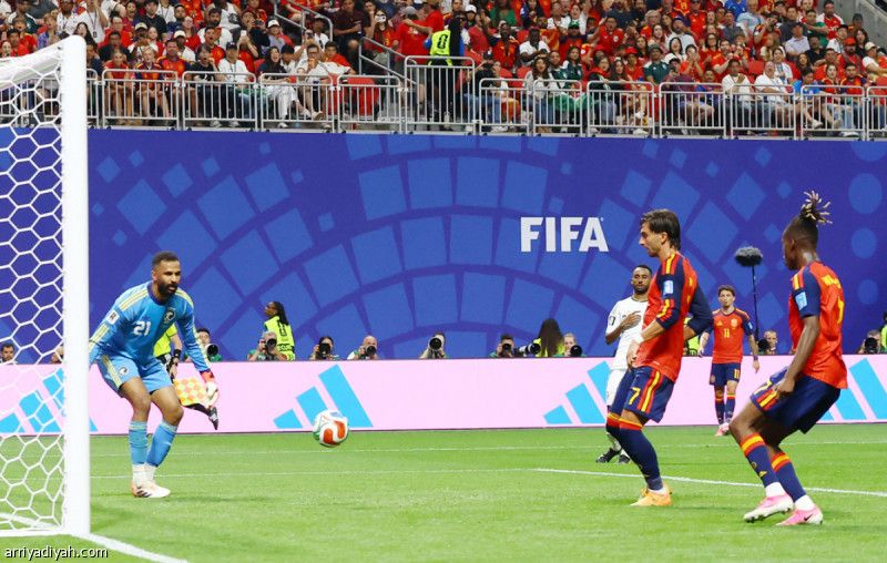 المونديال.. العويس الثاني عالميّا بـ14 تصديا