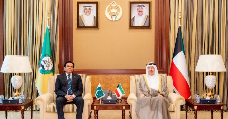 رئيس الحرس الوطني يبحث مع سفير باكستان موضوعات مشتركة