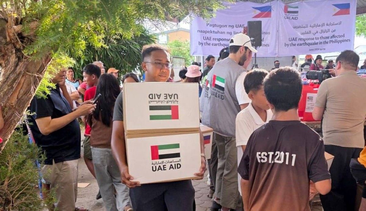 فريق الاستجابة الإماراتي يتفقّد مركز إيواء متضرري الزلزال جنوبي الفلبين