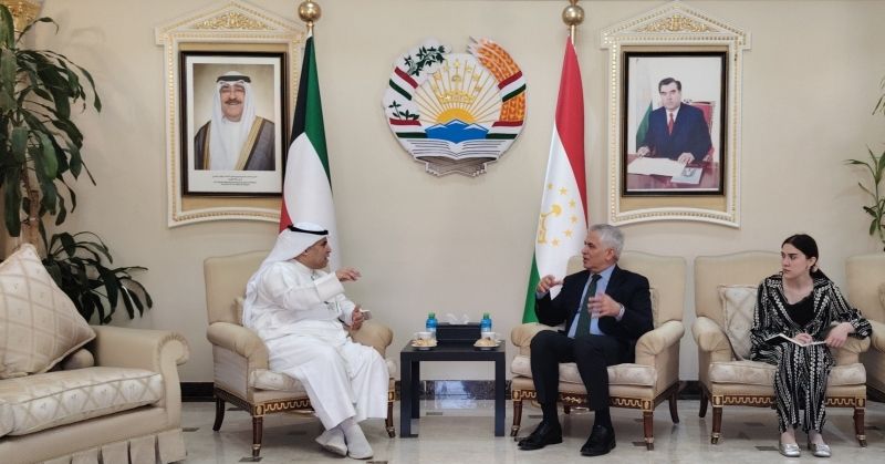 العميري وناظري خلال الزيارة