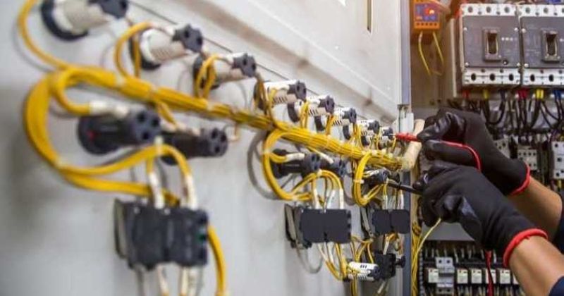 «الكهرباء»: إعادة التيار بالكامل إلى العديلية