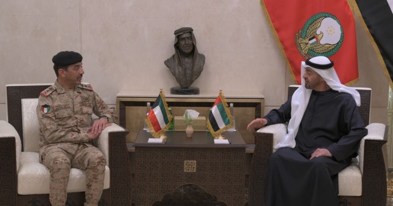 محمد بن زايد يبحث والشريعان أوجه التعاون والتنسيق العسكري بين البلدين