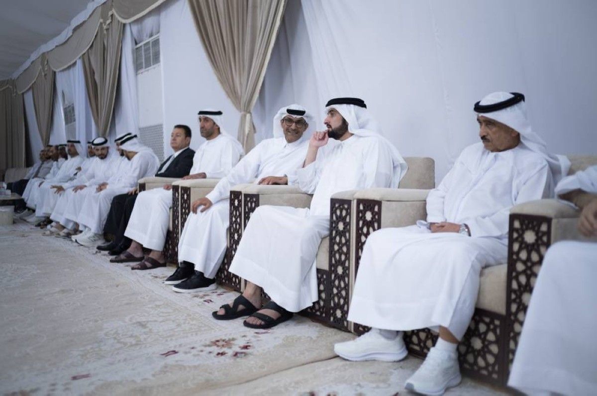 أحمد بن محمد يُقدّم واجب العزاء في وفاة جمعة الفلاسي