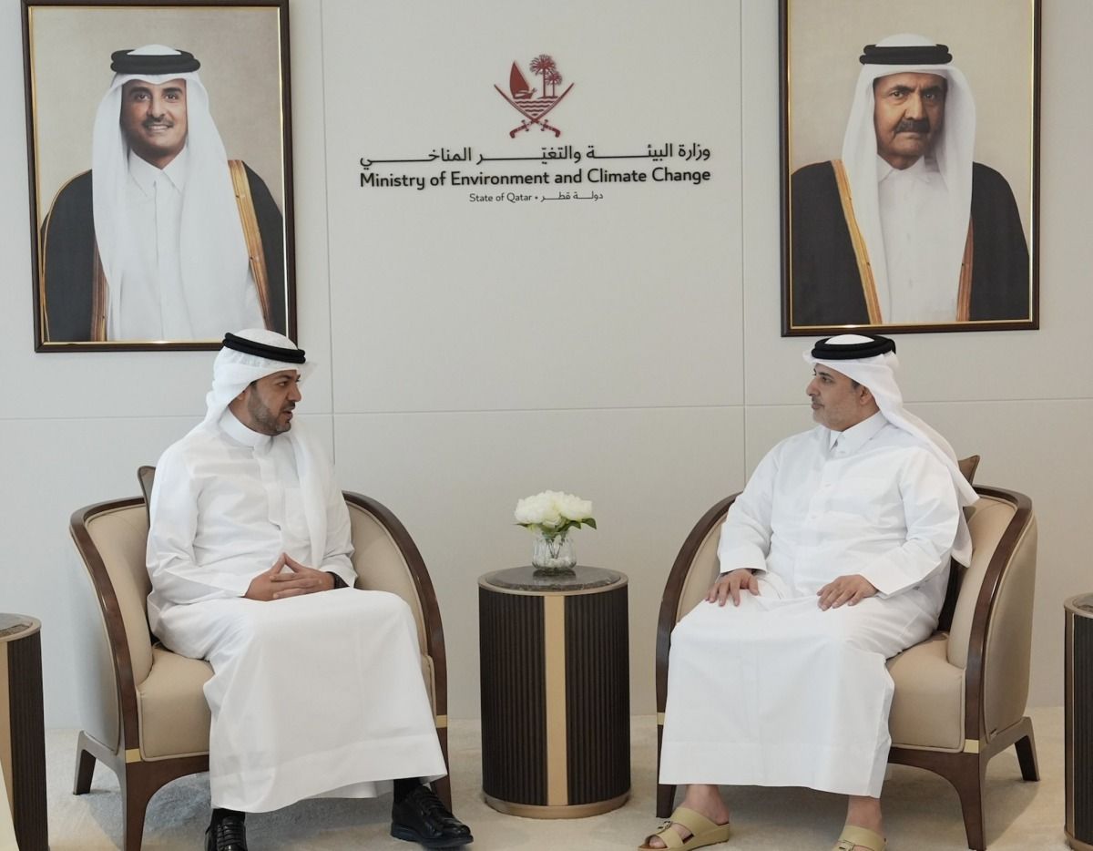 وزير البيئة والتغير المناخي يجتمع مع السفير الكويتي