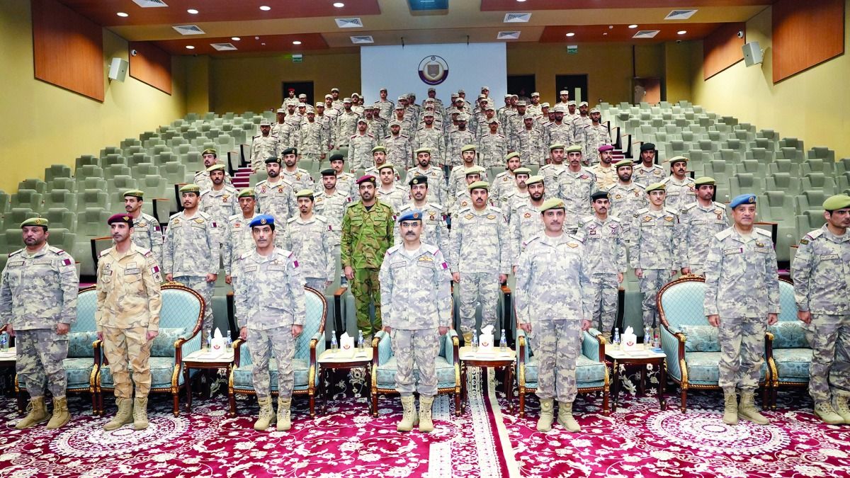 تخريج دورة دبلوم العلوم العسكرية للجامعيين