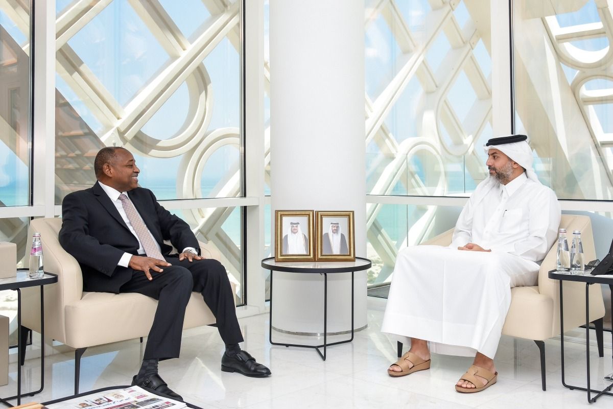 الرئيس التنفيذي لهيئة المناطق الحرة يبحث مع سفير السودان آفاق التعاون الاقتصادي