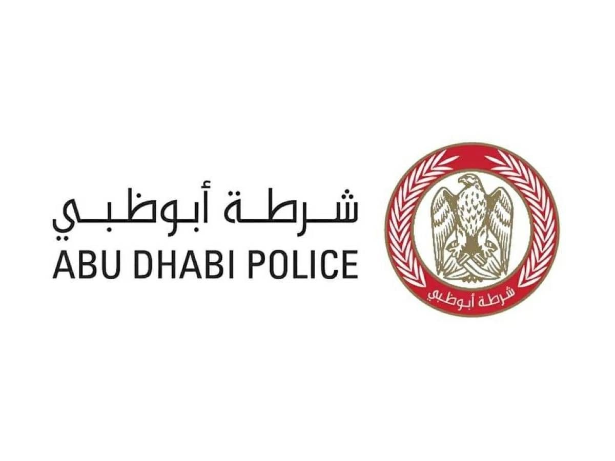أبوظبي.. التعامل مع حريق في سوق السجاد قرب ميناء زايد