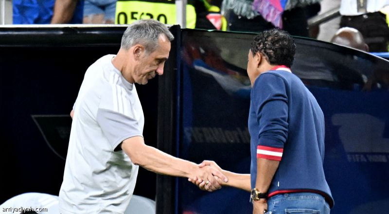 اتحاد القدم يبحث إقالة دونيس.. وجيسوس مرشح
