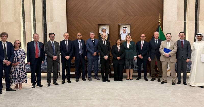 جواهر الدعيج مع سفراء دول الاتحاد الأوروبي لدى البلاد