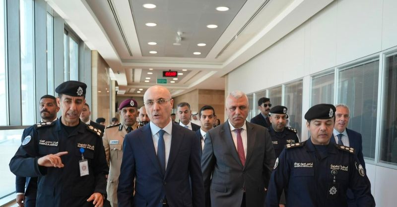 وزير الداخلية اللبناني زار «الجنسية» و«الأمن الجنائي»