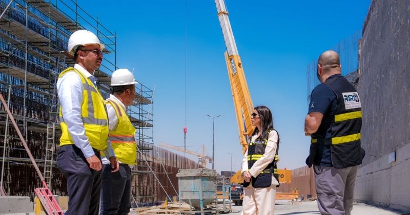 المشعان تتفقد الطرق المؤدية إلى المطار الجديد لمتابعة سير الأعمال