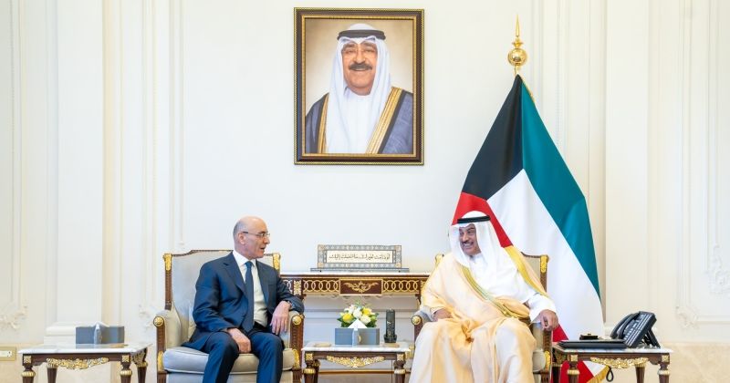 سمو ولي العهد يستقبل وزير الداخلية اللبناني