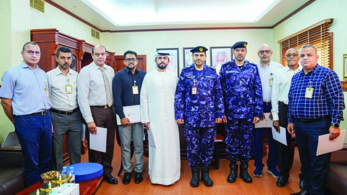 شرطة عجمان تحتفي بتميز موظفي إدارة الشؤون المالية