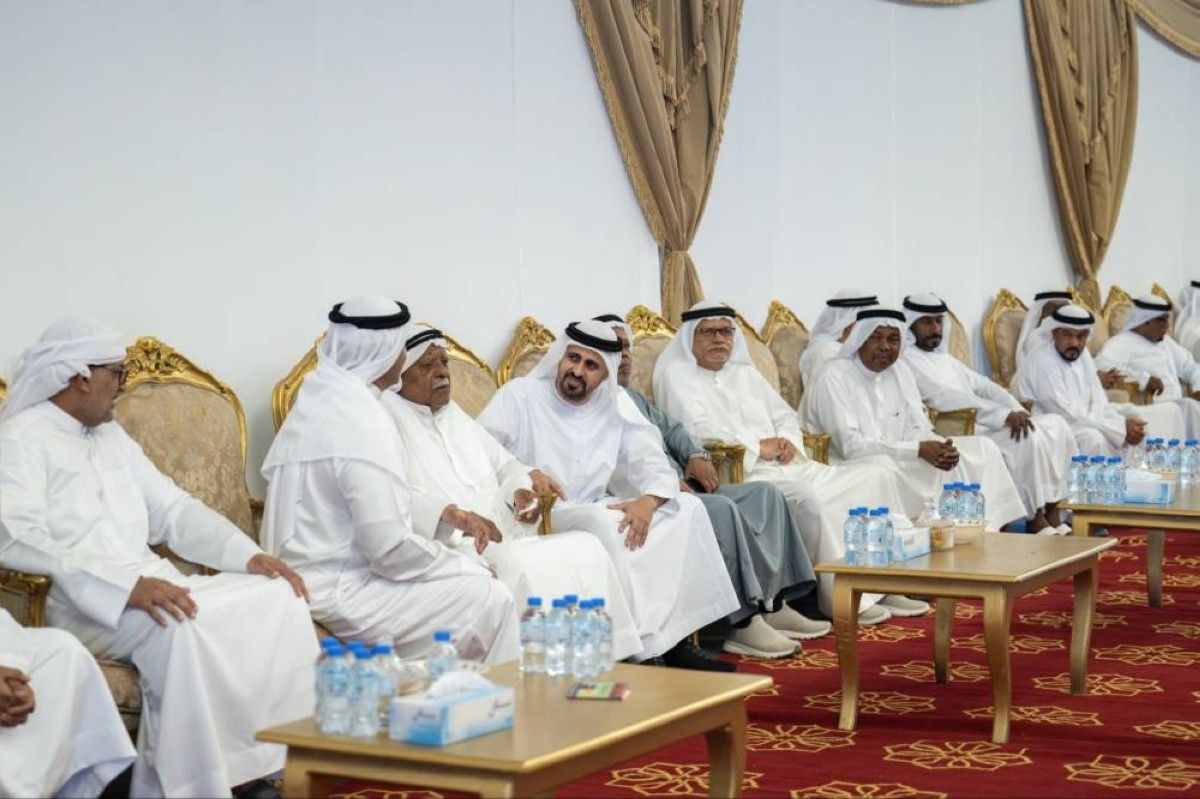 ذياب بن محمد بن زايد يقدِّم واجب العزاء في وفاة شقيق الشهيد أحمد محمد الزيودي