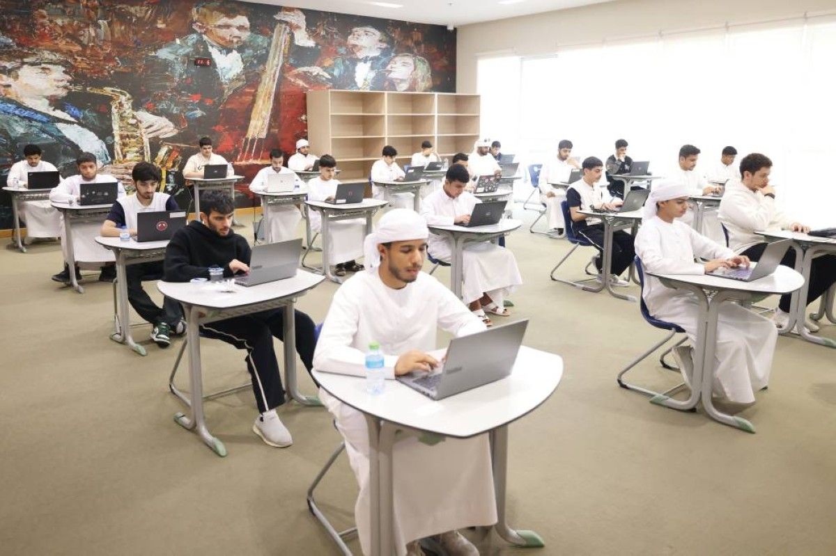 الفيزياء تسعد طلبة «العام» وترفع مستوى التحدي في «المتقدم»