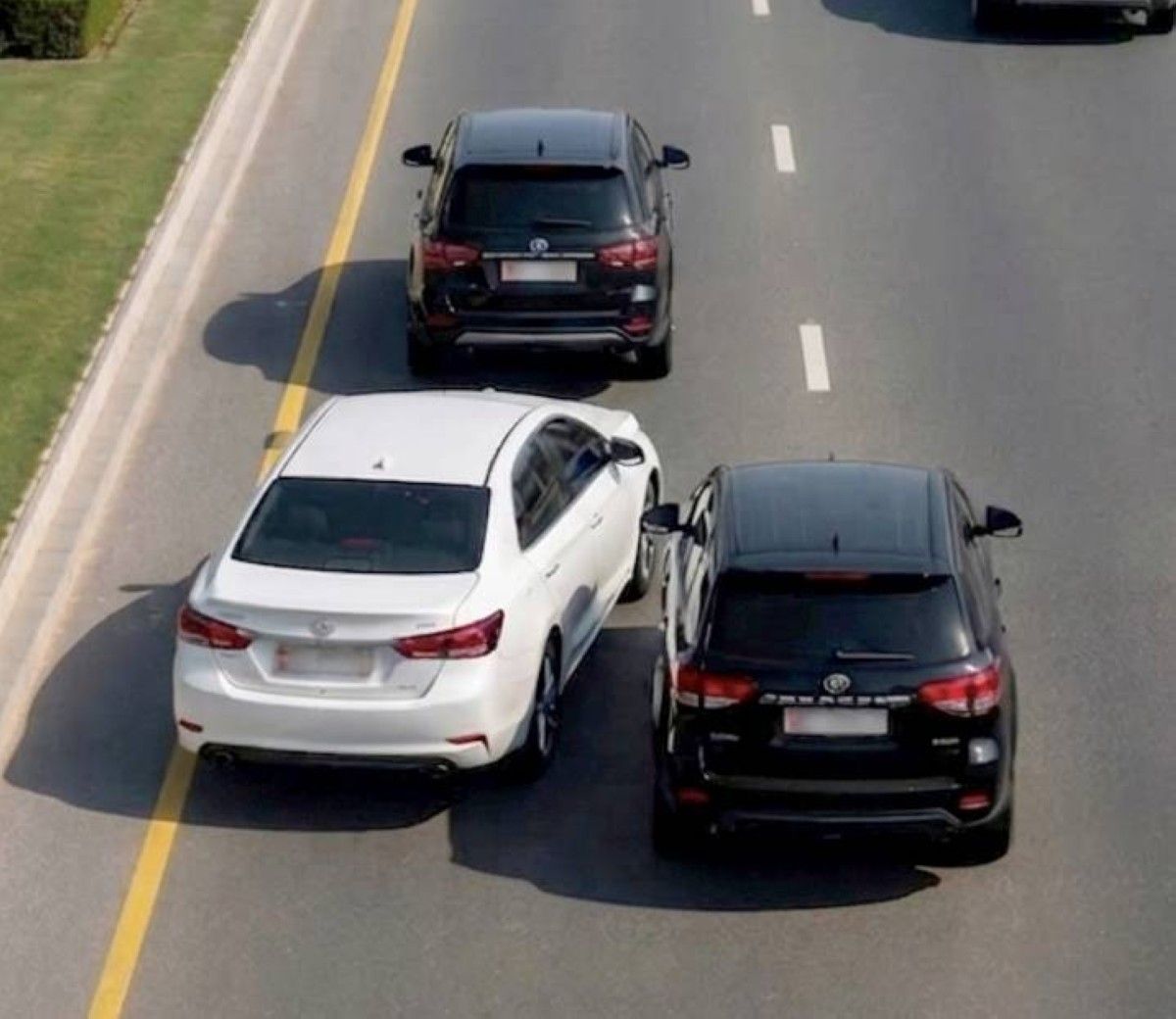 قيادة متهورة تنتهي بالحبس 6 أشهر وغرامة 70 ألف درهم