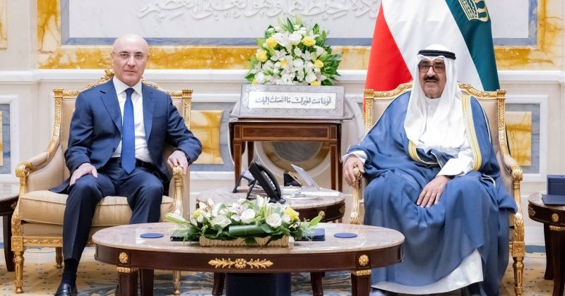 سمو الأمير مستقبلاً وزير الداخلية اللبناني