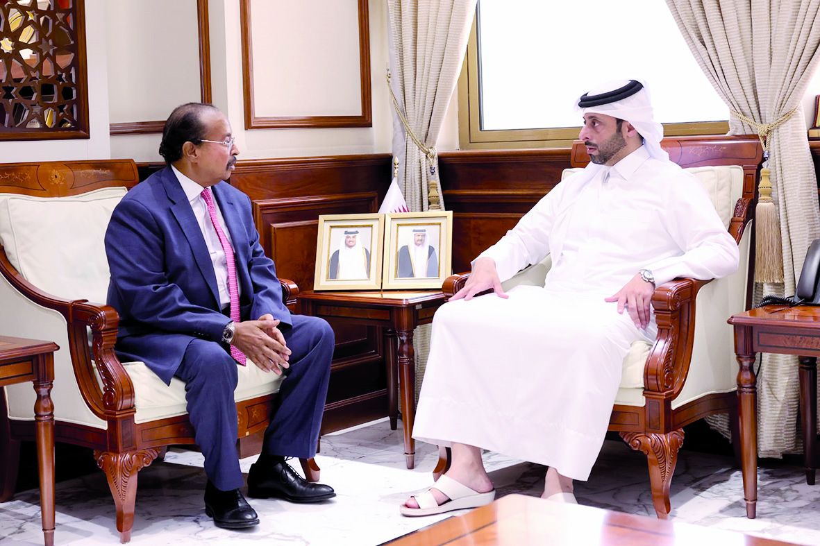 وزير البلدية يلتقي سفير إريتريا