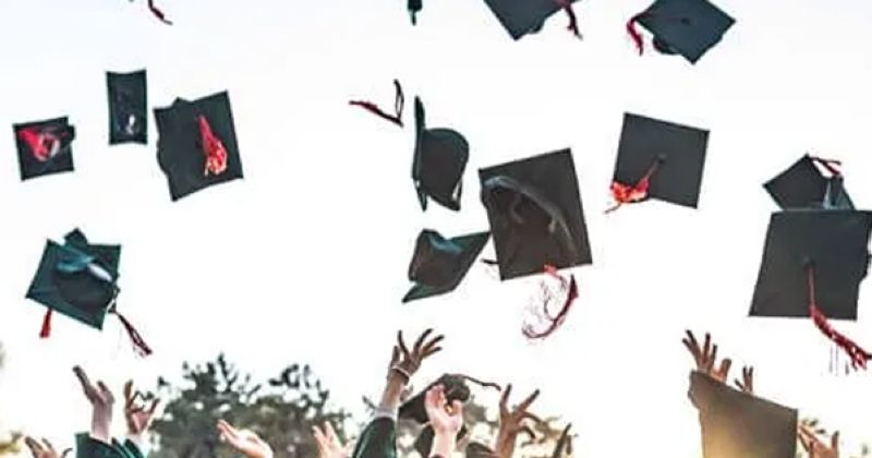 «الراي» تشارك متفوقي «الثانوية» فرحتهم