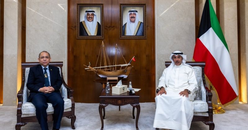 المشعان مُستقبلاً سفير ميانمار