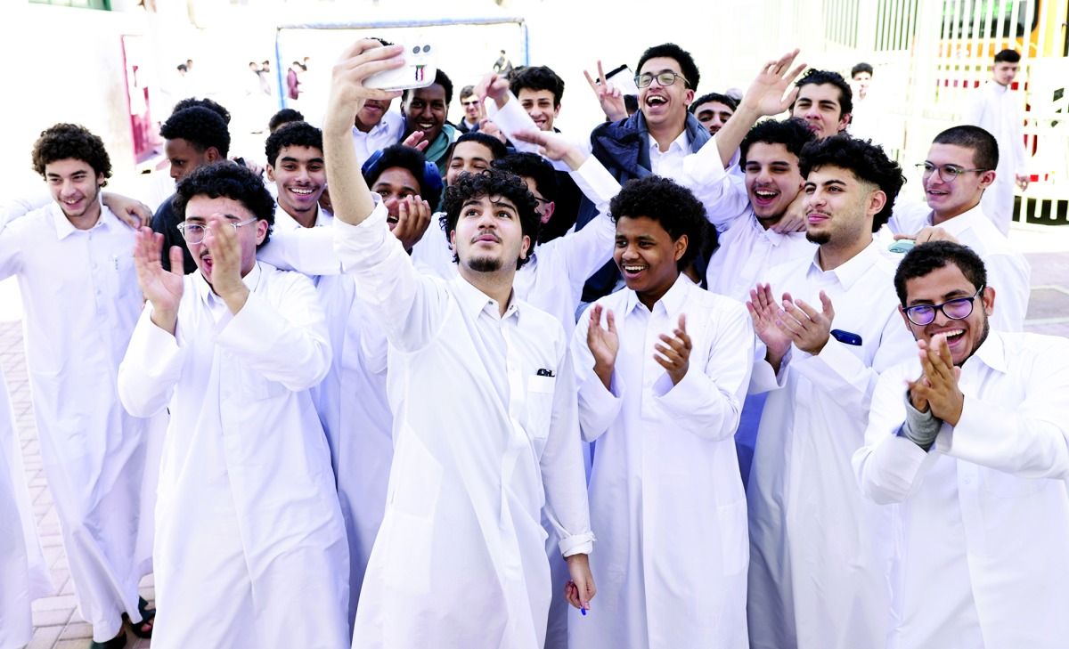 الطب والهندسة أولوية.. أوائل الثانوية لـ «العرب»: فخورون بالتفوق.. ونسعى للمساهمة في نهضة قطر