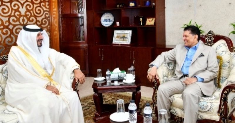 وزير خارجية بنغلاديش مستقبلاً السفير علي حمادة