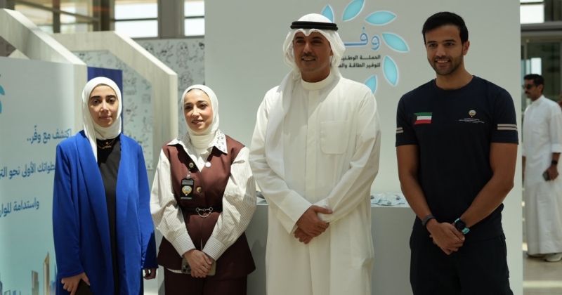 المحافظ لدى زيارته جناح حملة «وفّر»