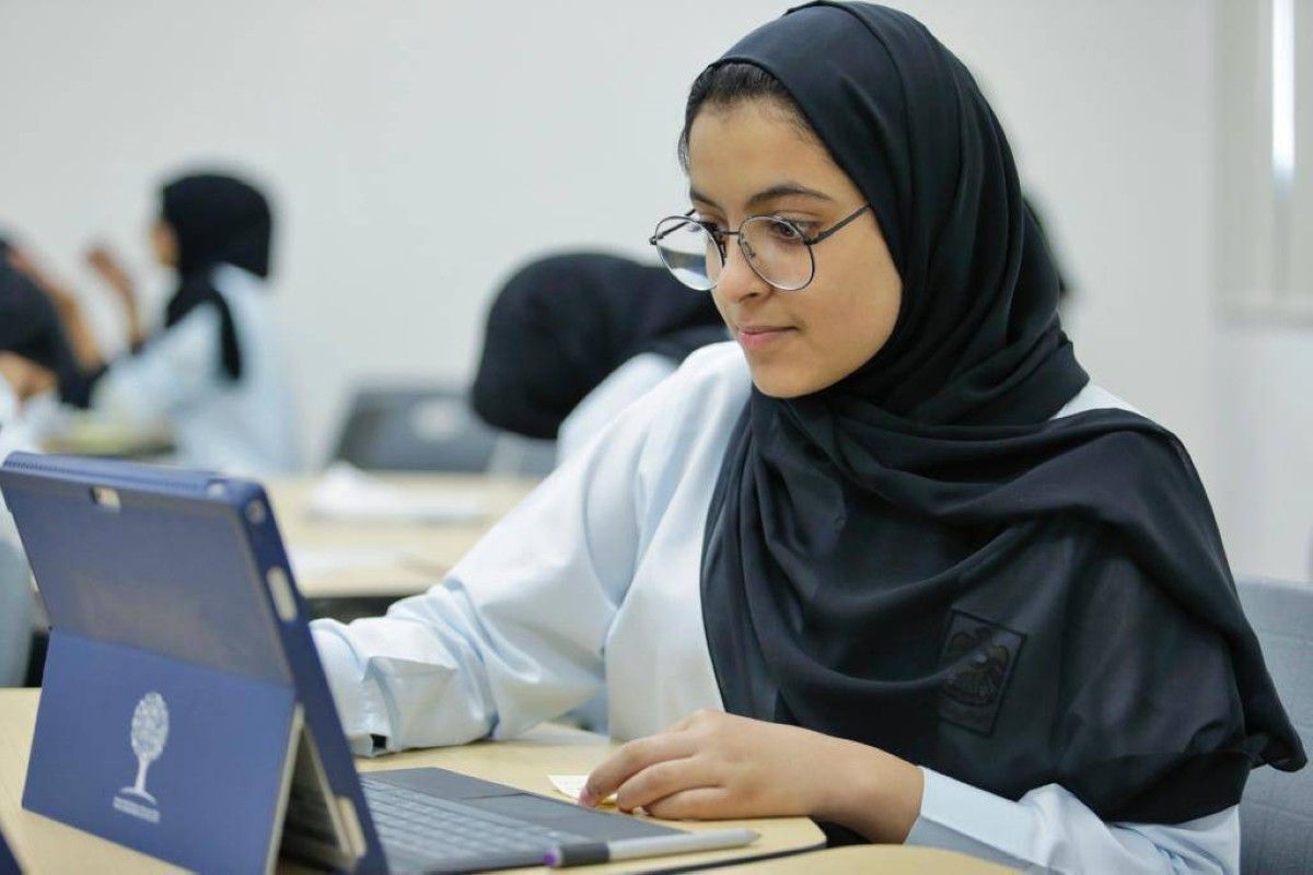 الإمارات .. مدارس تطالب طلبة الثاني عشر بمراجعة بياناتهم قبل إعلان النتائج