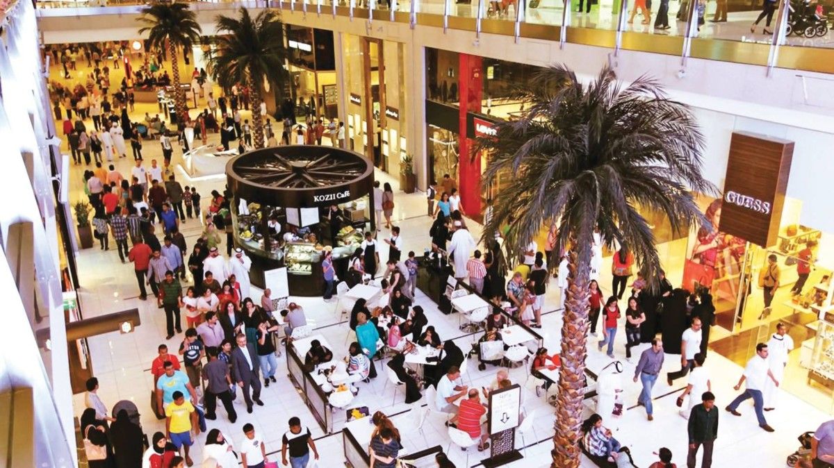 إقبال كبير من الزوار على عروض وفعاليات «صيف الشارقة»