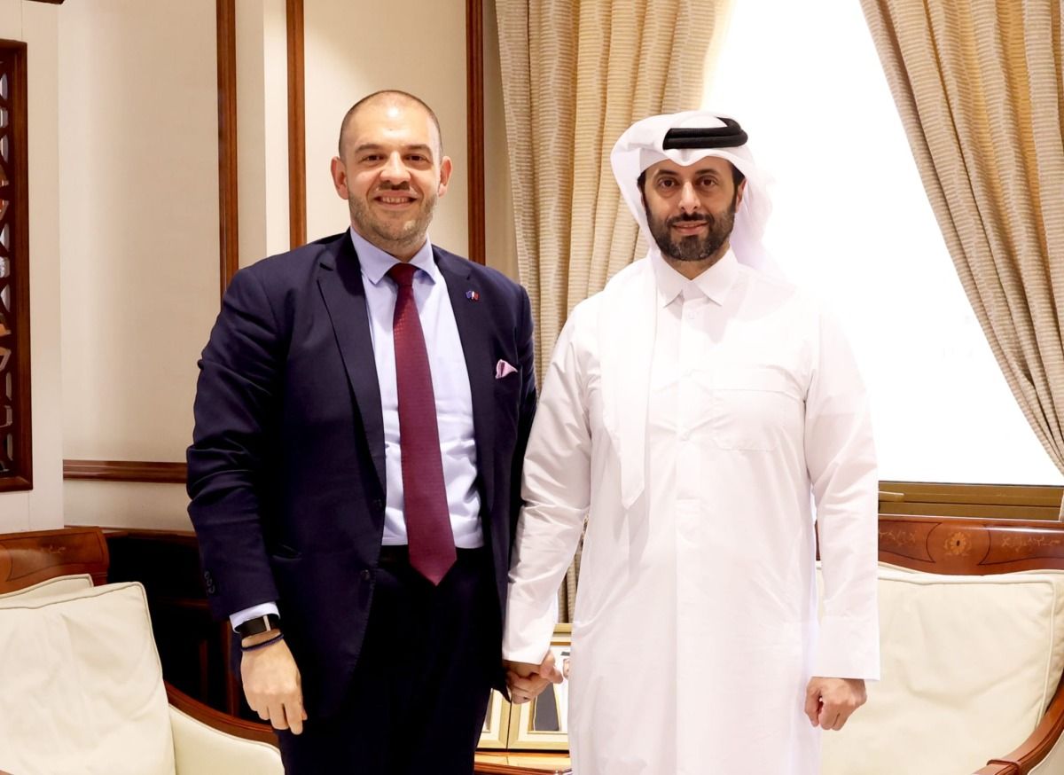 وزير البلدية يجتمع مع سفير الاتحاد الأوروبي لدى الدولة