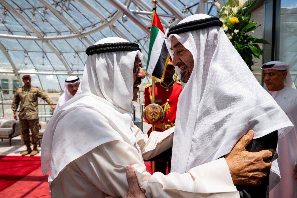 رئيس الدولة يصل إلى الكويت في زيارة أخوية