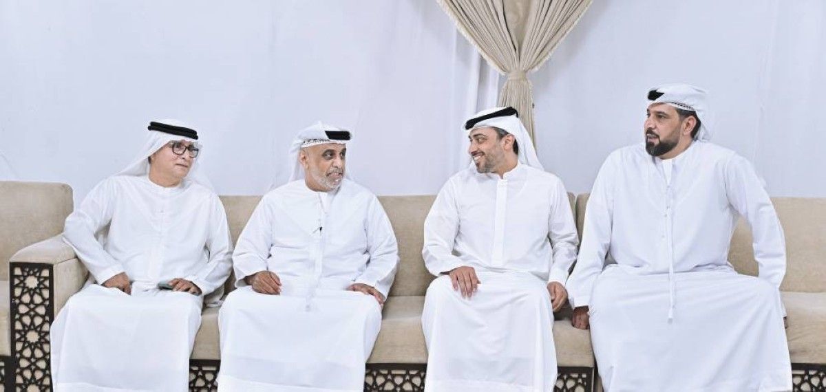 مسؤولون يقدمون واجب العزاء بوفاة عبدالرحمن المدني