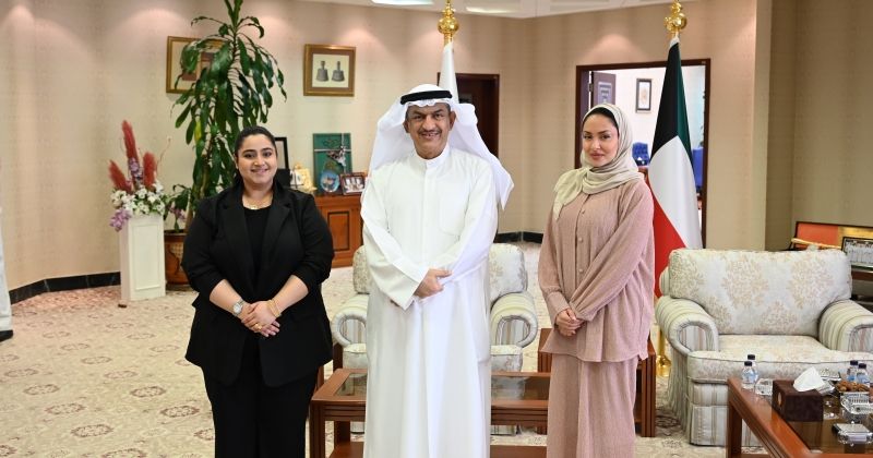 محافظ الجهراء متوسطاً الخرجي والسيف