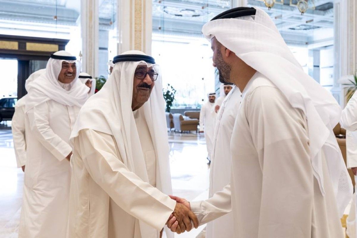محمد بن زايد ومشعل الصباح يؤكدان أهمية العمل على ترسيخ أسباب السلام الدائم في المنطقة