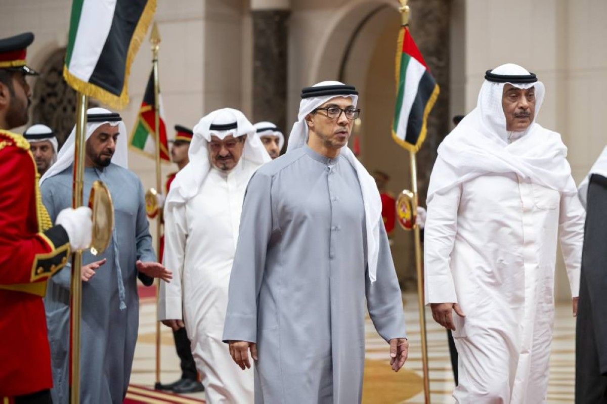 محمد بن زايد ومشعل الصباح يؤكدان أهمية العمل على ترسيخ أسباب السلام الدائم في المنطقة