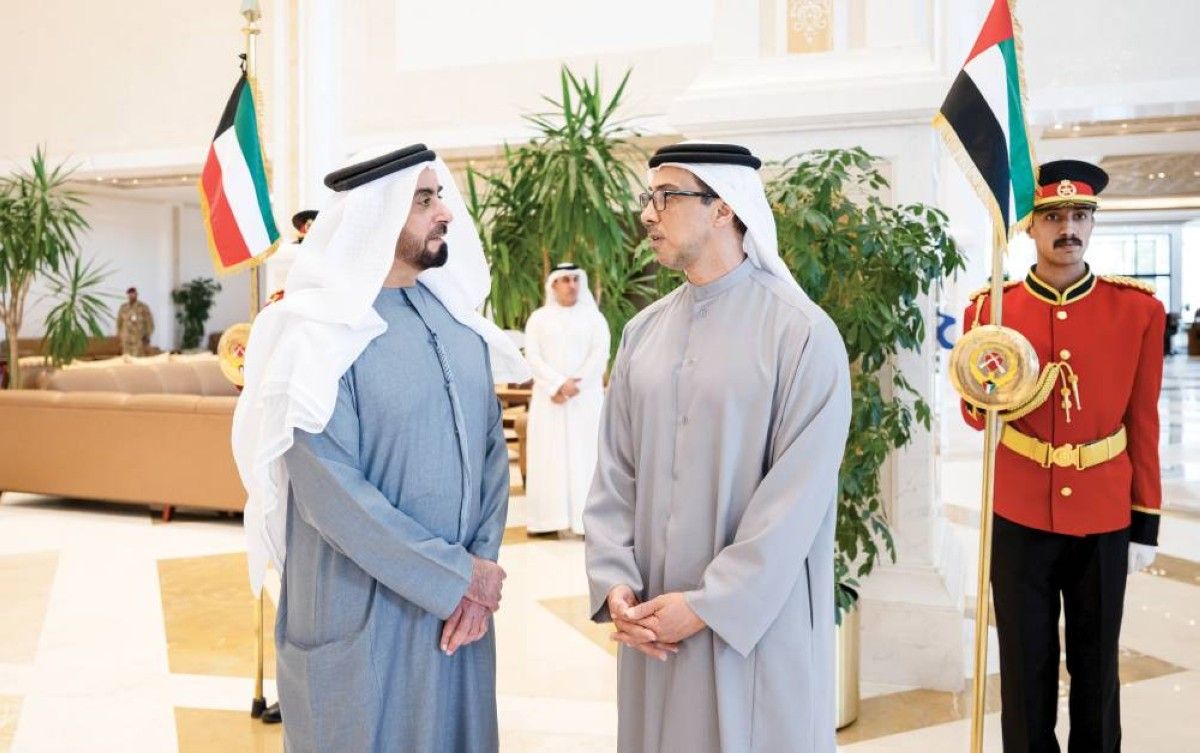 محمد بن زايد ومشعل الصباح يؤكدان أهمية العمل على ترسيخ أسباب السلام الدائم في المنطقة