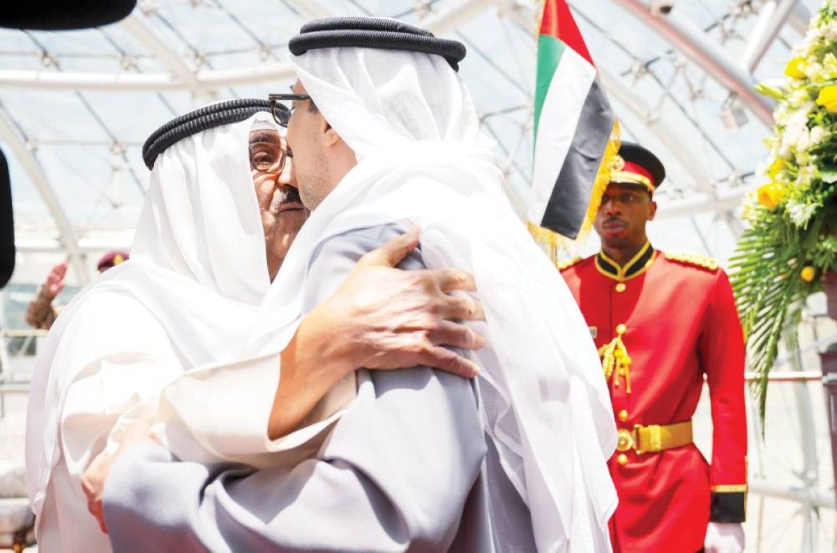 محمد بن زايد ومشعل الصباح يؤكدان أهمية العمل على ترسيخ أسباب السلام الدائم في المنطقة
