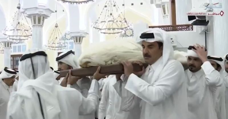 قطر تُشيّع الأمير الوالد
